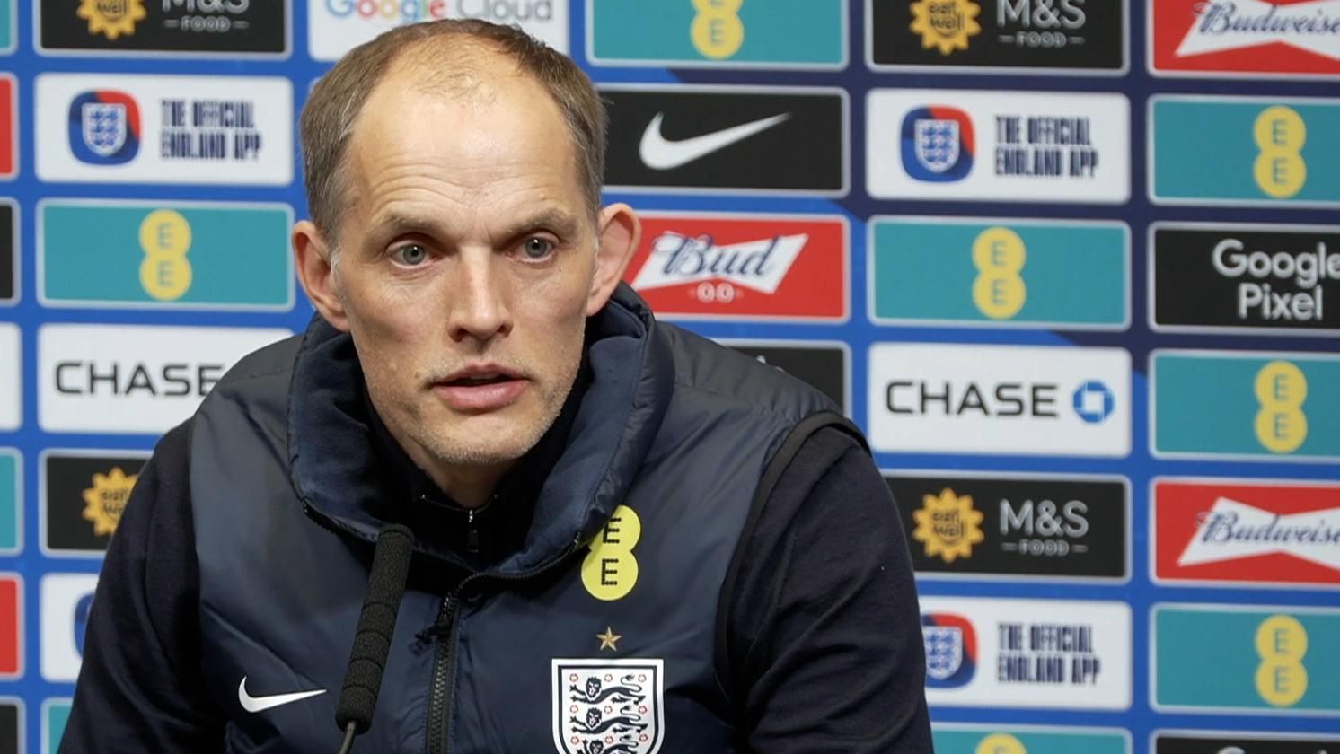 英格兰主帅图赫尔表示，近期频发的伤病让接下来的几个月令人担忧。